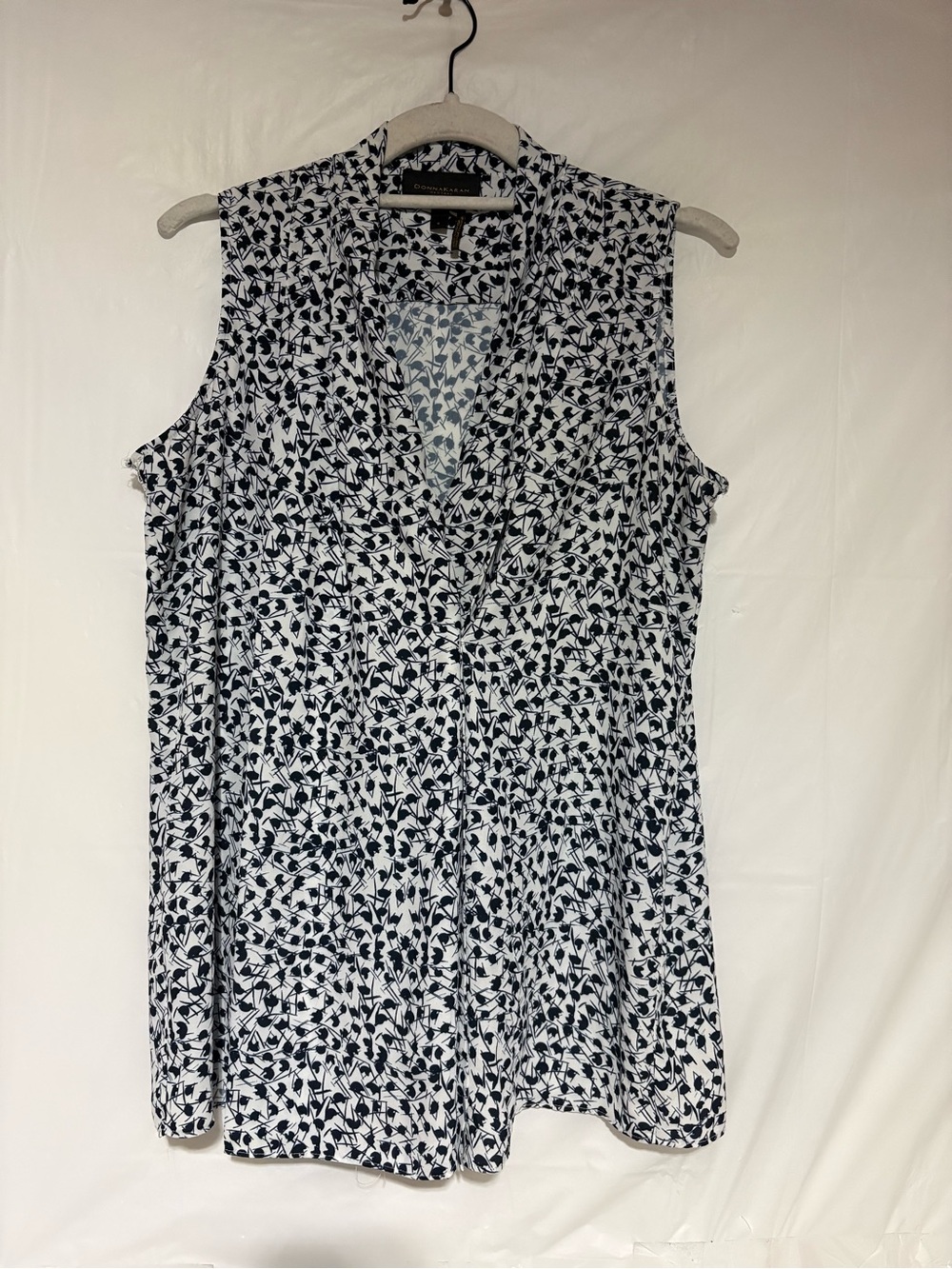 Donna Karan Sleeveless V-Neck Tunic Top - White & Black